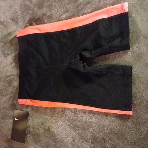 NIKE SWIM SHORTS PINK & BLACK SIZE 8-10 YEARS - Picture 5 of 5